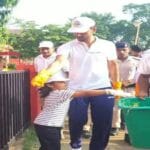 Siwan DM Leads Cleanliness Drive at Mahendranath Temple and Kamaldah Sarovar