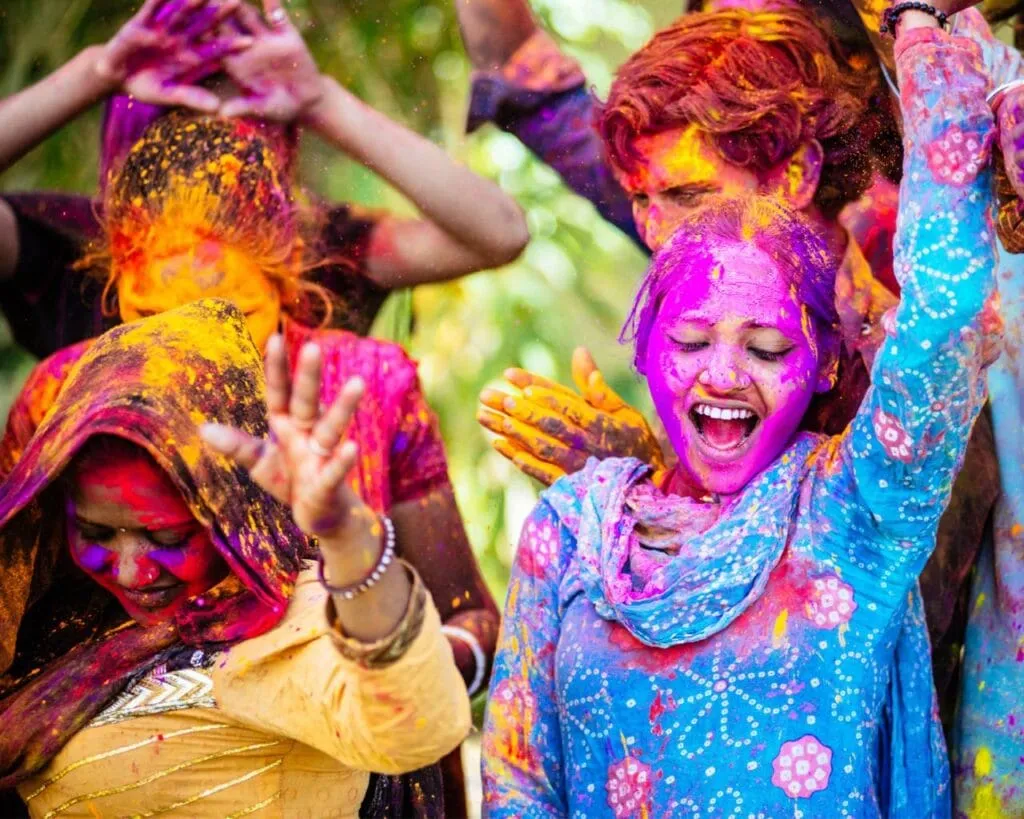 Holi New Main Image 2020 Girl Covered In Paint 773711580990845 Crop 1280 1024
